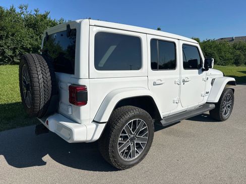 Used 2024 Jeep Wrangler High Altitude AWD/4WD image 21