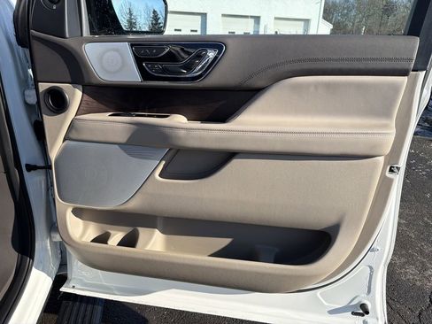 Certified 2024 Lincoln Navigator Reserve image 14