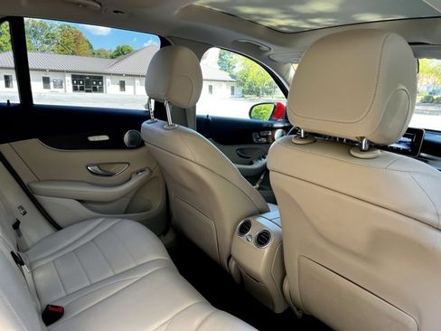 Used 2018 Mercedes-Benz GLC 300 image 24