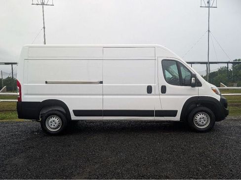 Used 2026 RAM ProMaster 2500 w/ Convenience Group FWD image 4