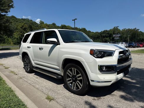 Used 2019 Toyota 4Runner Limited AWD/4WD image 3