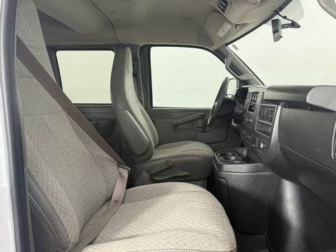 Used 2025 Chevrolet Express 3500 LS RWD image 10