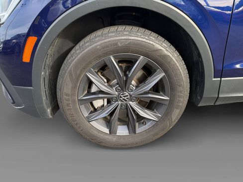 Certified 2022 Volkswagen Tiguan SE image 9