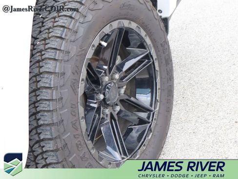Used 2022 RAM 1500 Limited w/ Body Color Bumper Group AWD/4WD image 40