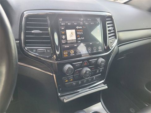 Used 2022 Jeep Grand Cherokee Limited image 25