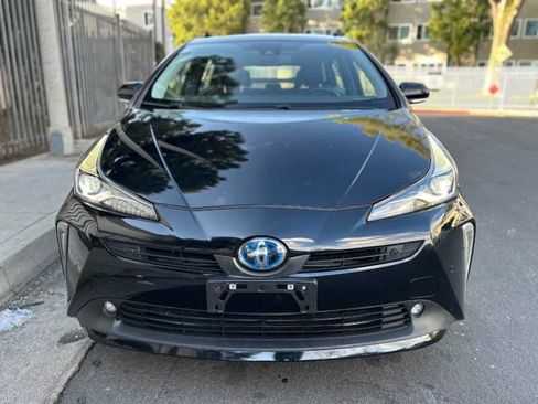 Used 2022 Toyota Prius XLE image 2