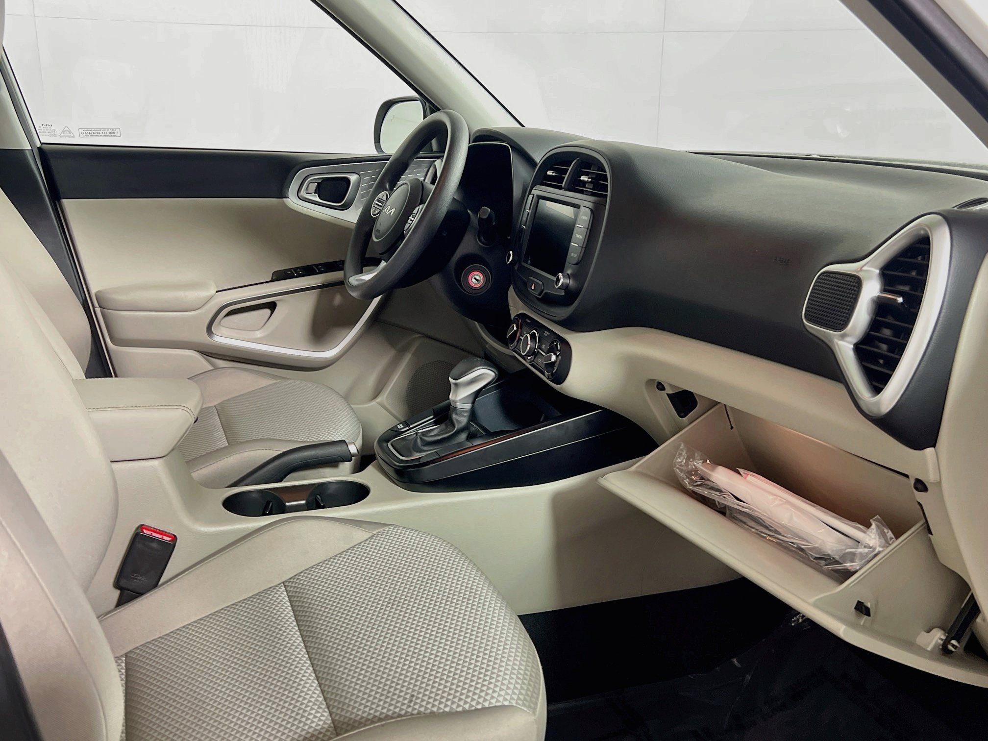 Used 2025 Kia Soul LX w/ LX Technology Package FWD image 35