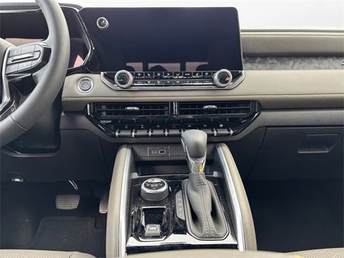 New 2026 Chevrolet Colorado ZR2 w/ Off-Road Front Bumper Package image 11