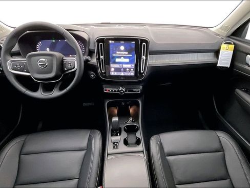 New 2026 Volvo XC40 B5 Core w/ Climate Package image 9