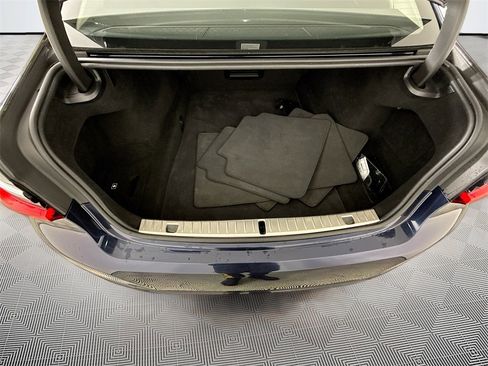 Used 2021 BMW 750i xDrive w/ Executive Package image 30