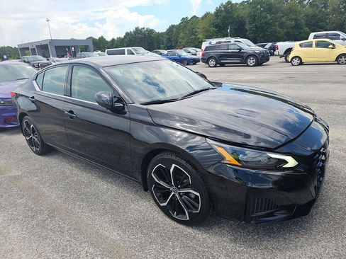 Used 2023 Nissan Altima 2.5 SR FWD image 1