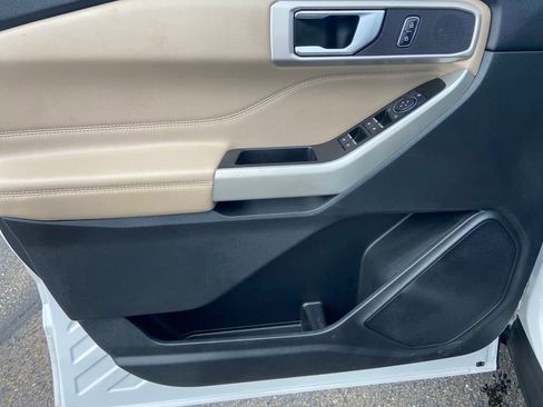 Used 2022 Ford Explorer XLT image 12