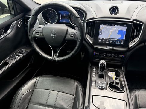 Used 2018 Maserati Ghibli GranSport RWD image 21