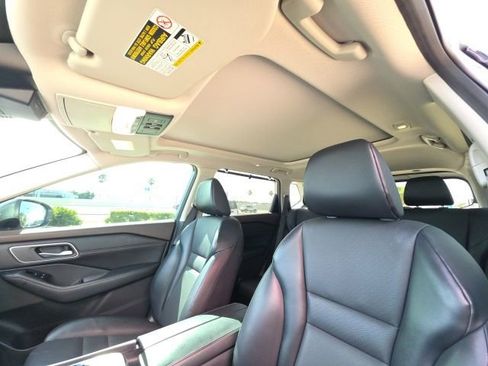Used 2021 Nissan Rogue SV w/ Premium Package FWD image 14