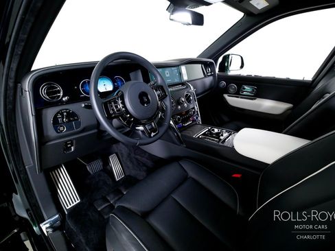 Used 2026 Rolls-Royce Cullinan AWD/4WD image 4