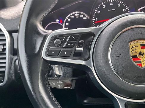 Used 2023 Porsche Cayenne Platinum Edition image 26