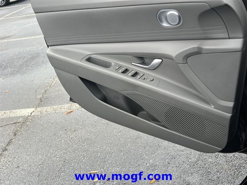 Used 2023 Hyundai Elantra SEL w/ Cargo Package image 17