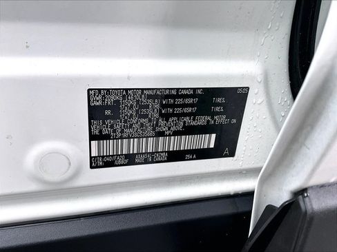 Used 2025 Toyota RAV4 XLE AWD/4WD image 36