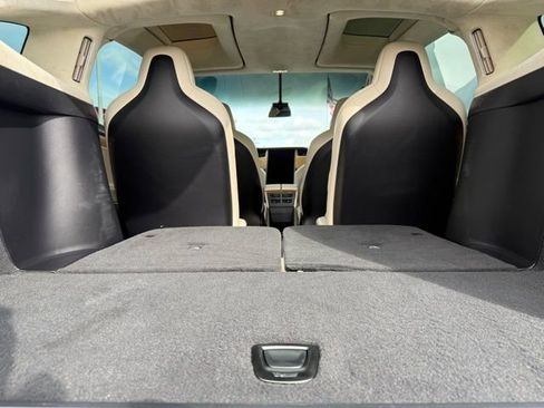 Used 2018 Tesla Model X 75D image 17