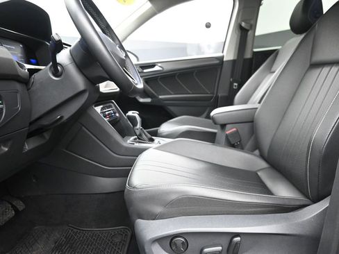Used 2022 Volkswagen Tiguan SE AWD/4WD image 17