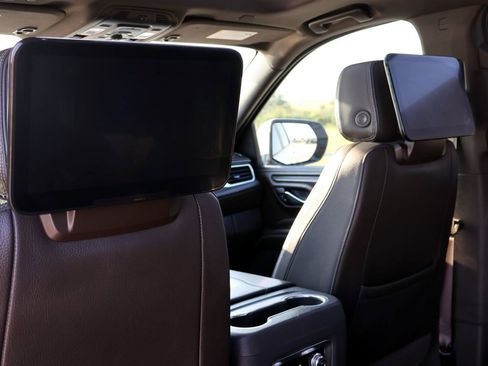 Used 2021 GMC Yukon Denali w/ Denali Premium Package AWD/4WD image 17