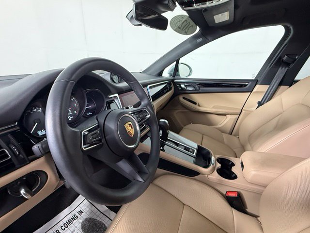 Used 2025 Porsche Macan AWD/4WD image 6