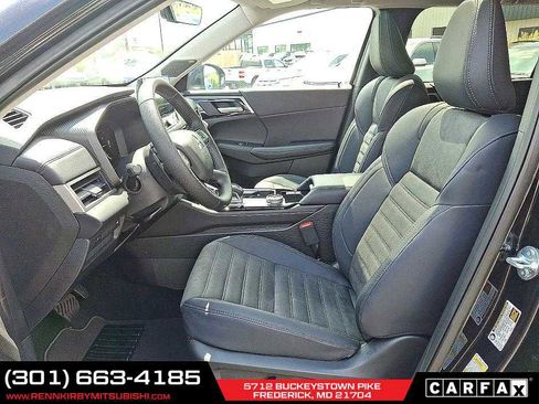 New 2025 Mitsubishi Outlander SE image 13