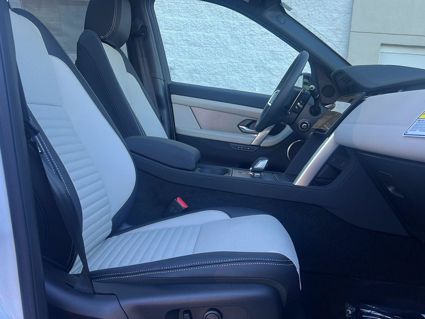 New 2026 Land Rover Discovery Sport Landmark AWD/4WD image 25