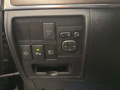 Used 2016 Toyota Land Cruiser image 29