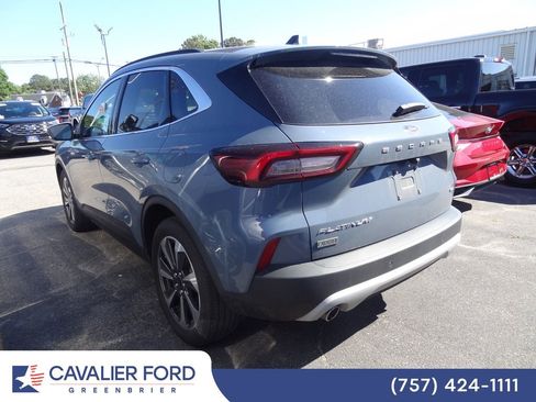 Used 2023 Ford Escape Platinum w/ Premium Technology Package FWD image 5