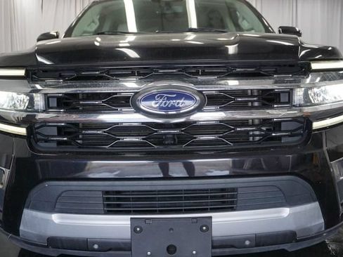 Used 2024 Ford Expedition Limited AWD/4WD image 3