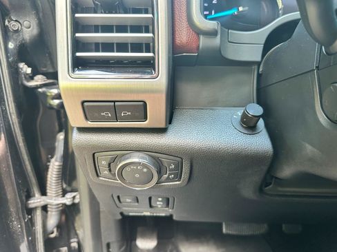 Used 2018 Ford F350 Platinum w/ Platinum Ultimate Package AWD/4WD image 33