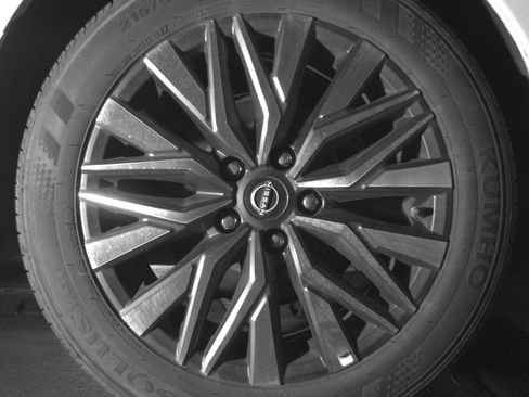 Used 2025 Nissan Altima 2.5 SV FWD image 15