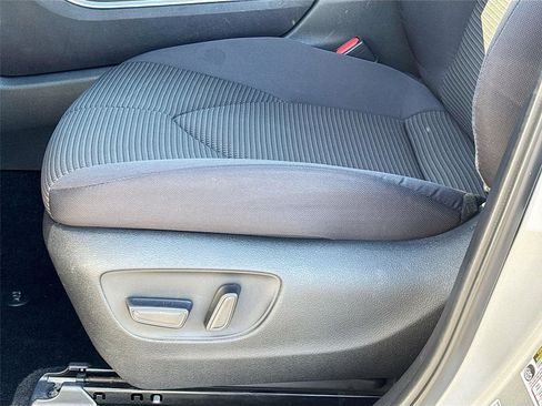 Used 2024 Toyota Highlander LE image 22