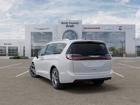 New 2026 Chrysler Pacifica Pinnacle w/ Trailer Tow Group AWD/4WD image 4