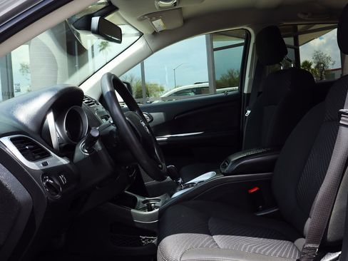 Used 2020 Dodge Journey SE image 38