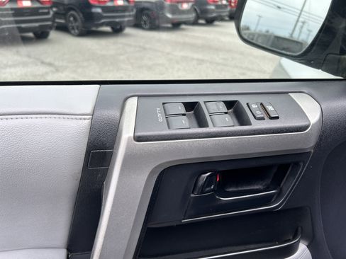 Used 2013 Toyota 4Runner SR5 w/ Convenience Pkg image 15