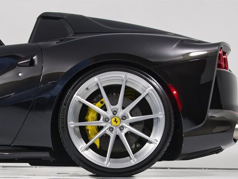 Used 2022 Ferrari 812 GTS RWD image 8
