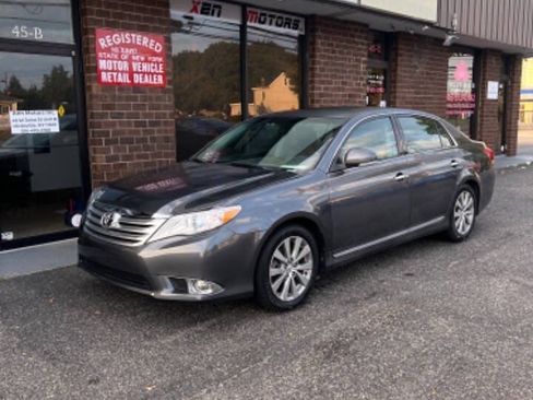 Used 2011 Toyota Avalon Limited FWD image 1