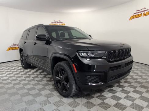 Used 2023 Jeep Grand Cherokee L Altitude AWD/4WD image 11