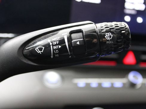 Used 2024 Hyundai Elantra SEL w/ Convenience Package image 22