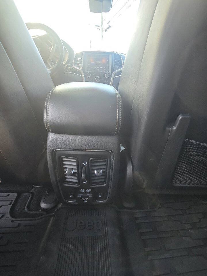 Used 2014 Jeep Grand Cherokee Overland w/ Advanced Technology Group AWD/4WD image 28