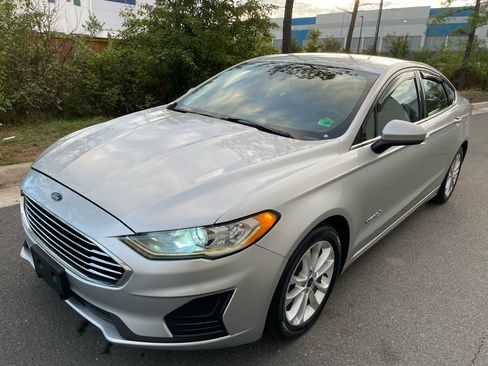 Used 2019 Ford Fusion SE image 3