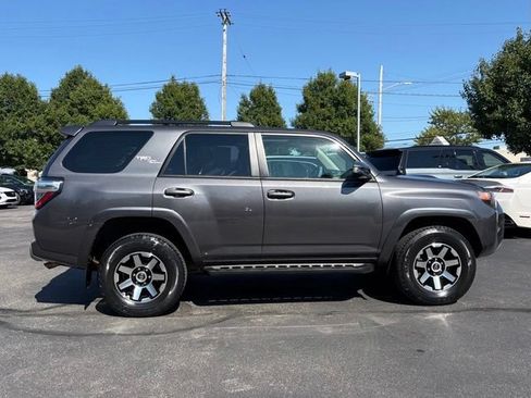 Used 2022 Toyota 4Runner TRD Off-Road Premium w/ Moonroof Package AWD/4WD image 10