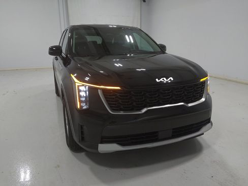 Used 2024 Kia Sorento LX FWD image 14