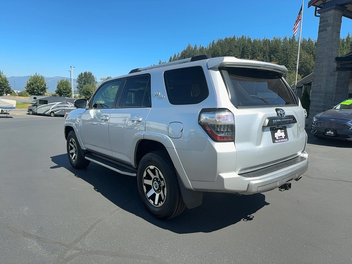 Used 2017 Toyota 4Runner TRD Off-Road Premium AWD/4WD image 8