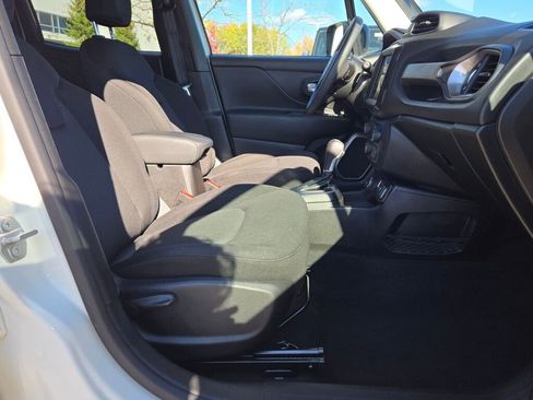 Used 2023 Jeep Renegade Latitude image 6