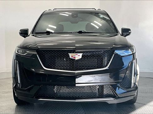 Used 2025 Cadillac XT6 Sport w/ Technology Package image 3
