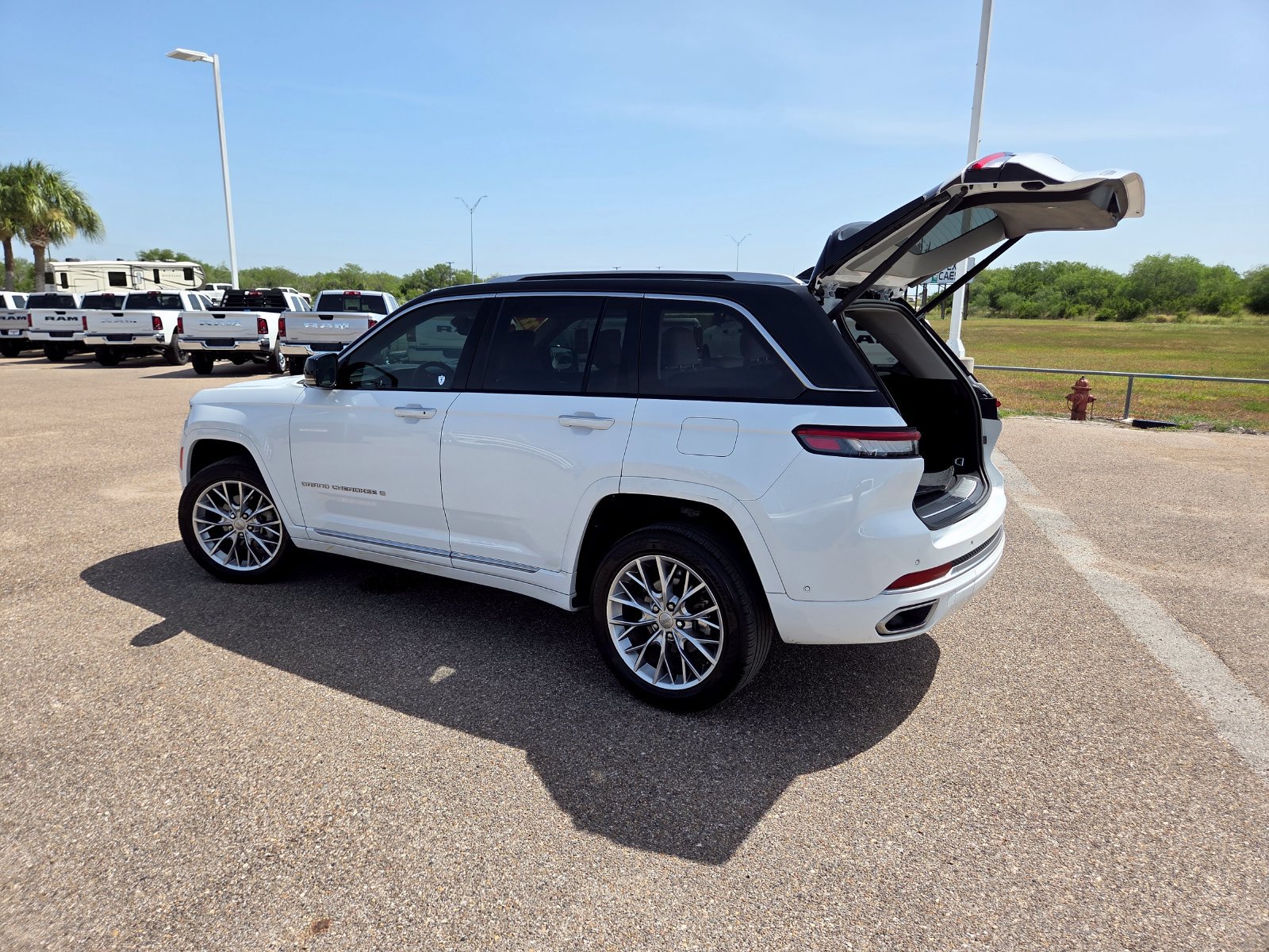 Used 2022 Jeep Grand Cherokee Summit RWD image 27