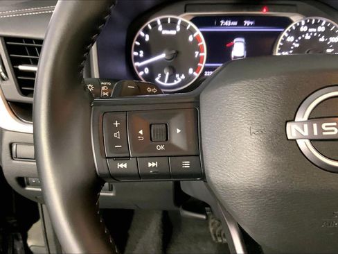 Used 2025 Nissan Rogue SV AWD/4WD image 18